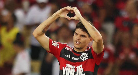 Ayrton Lucas vai representar o Flamengo nos amistosos da seleção