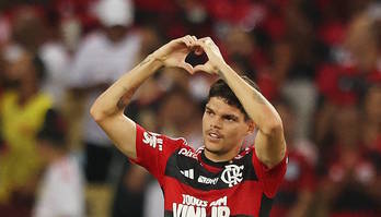 Ayrton Lucas se consolida como grande nome do Flamengo (Sergio Moraes/Reuters - 27.05.2023)