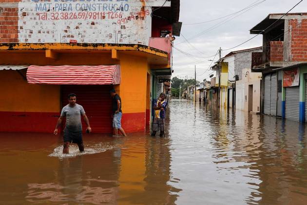 Ruas continuam alagadas em Itajuibe, na Bahia