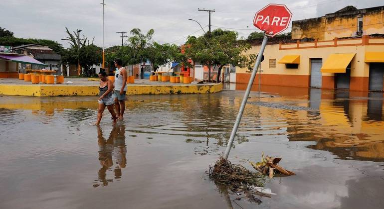 Ruas continuam alagadas em Itajuípe, na Bahia