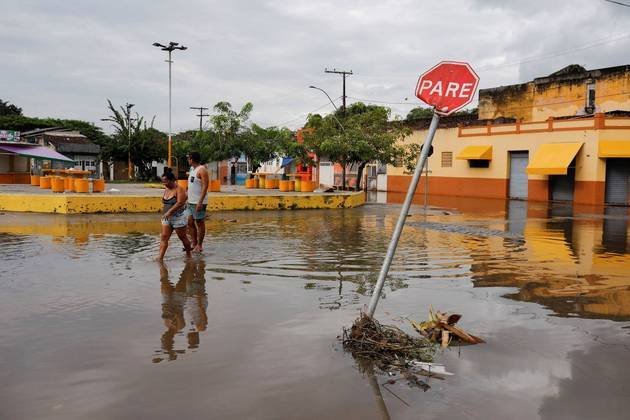 Ruas continuam alagadas em Itajuibe, na Bahia