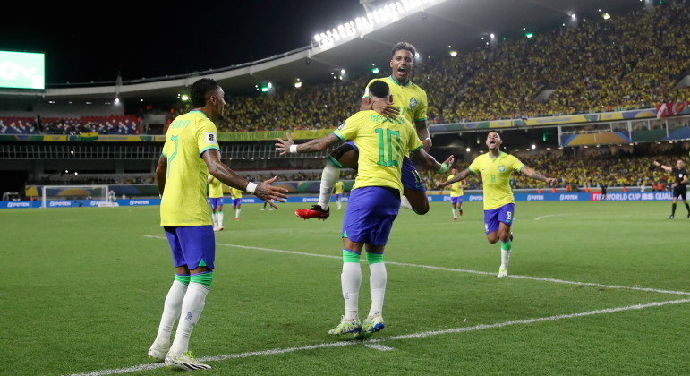 Rodrygo brilhou com dois gols, e Neymar fez história ao ultrapassar Pelé na artilharia da seleção
