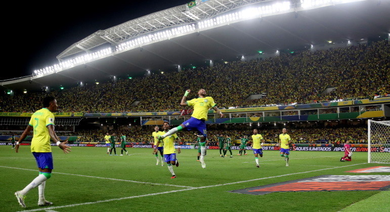 A imagem mais bonita da comemoração de Neymar. O soco no ar, para relembrar Pelé