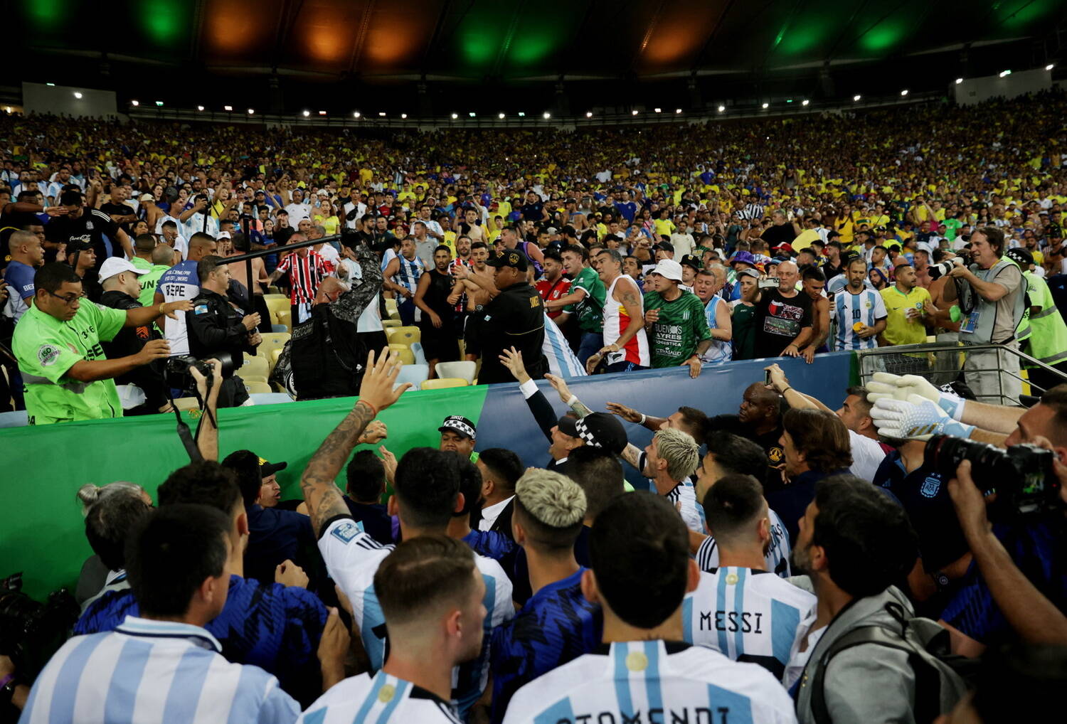 Brasil e Argentina se enfrentam no Maracanã com muito mais que os três  pontos em jogo - Fotos - R7 Futebol
