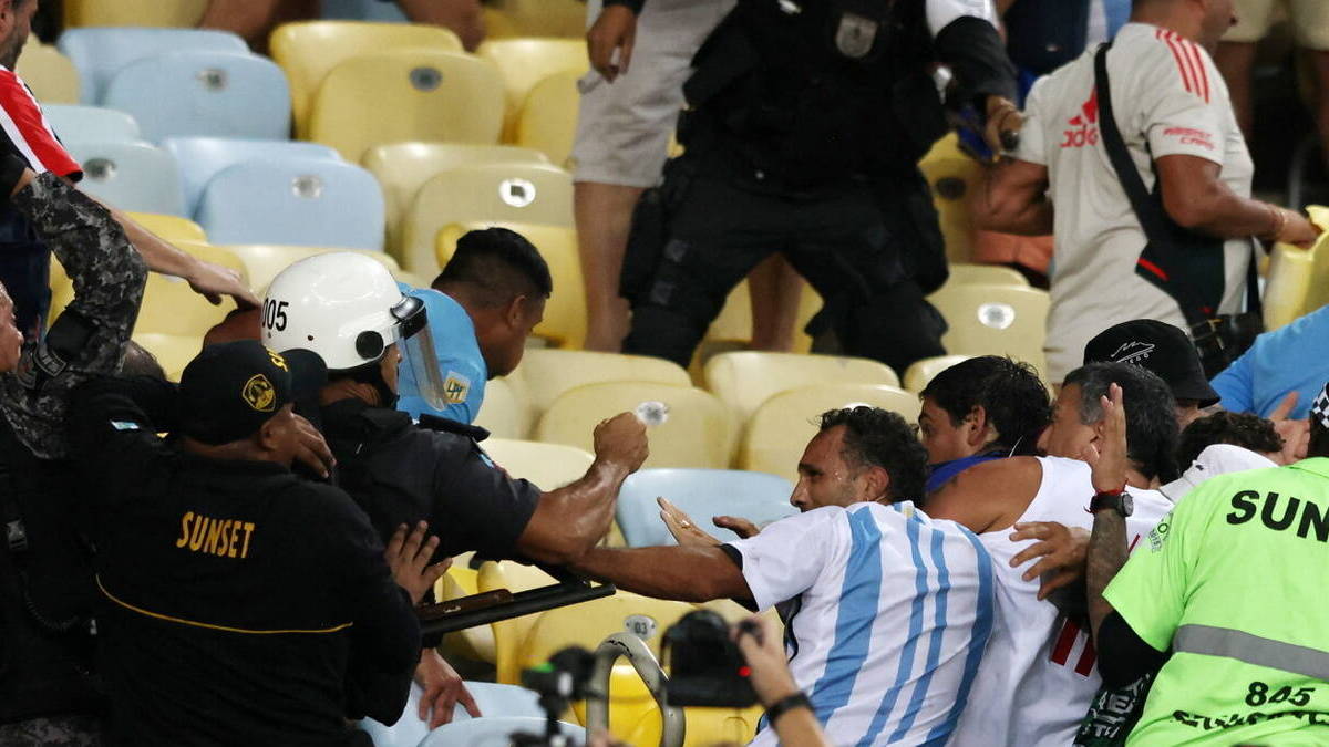 Brasil x Argentina: pancadaria nas arquibancadas do Maracanã antes do jogo  começar - Esportes DP
