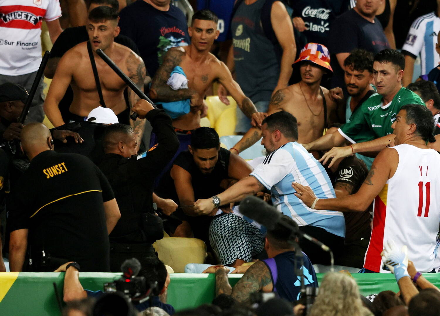 Pancadaria no Maracanã evita início do jogo entre Brasil e Argentina pelas  Eliminatórias - Super Rádio Tupi