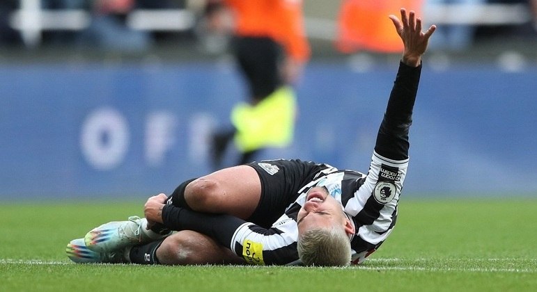 Bruno Guimarães saiu de campo chorando na vitória do Newcastle por 1 a 0 sobre o Fulham