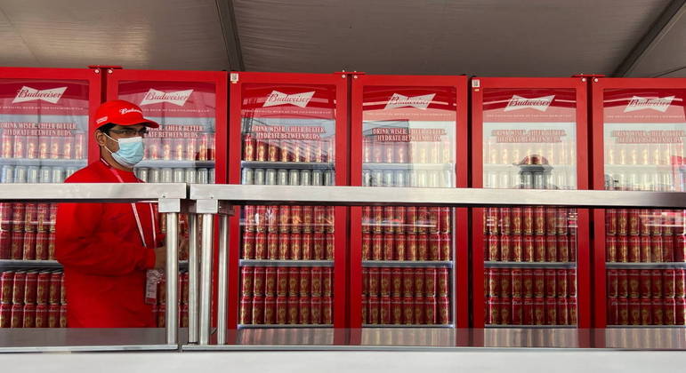 Venda de cerveja na Copa está liberada apenas dentro das fan zones da Fifa