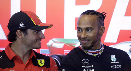Ferrari prioriza Leclerc, mas pode manter Sainz para dupla com Hamilton
