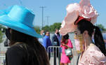 Spectators wearing masks walk to the Churchill Downs on the day of the 147th Oaks, the day before Kentucky Derby in Louisville, Kentucky, U.S. April 30, 2021. REUTERS/Amira Karaoud