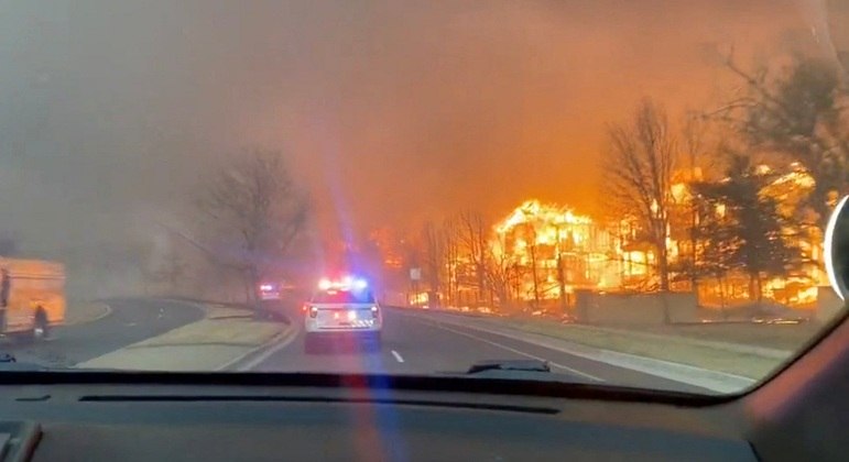 Foto ameaça casas no Colorado