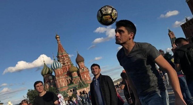 Celular funciona como tradutor durante a Copa do Mundo na Rússia