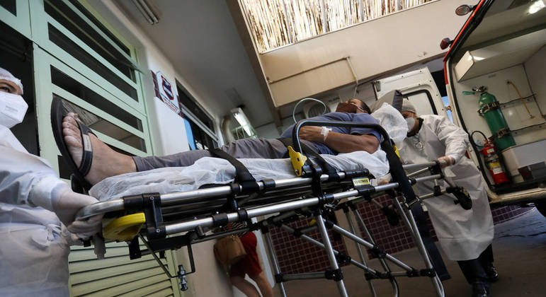Pacientes são transferidos devido a falta de medicação nos hospitais da cidade