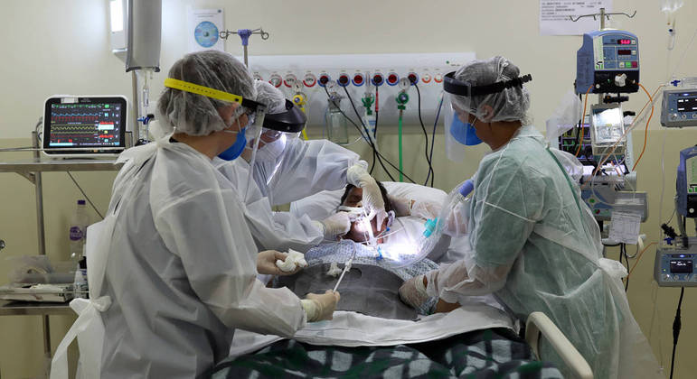 Governo de São Paulo tem criticado ministério da Saúde por falta de kits intubação
