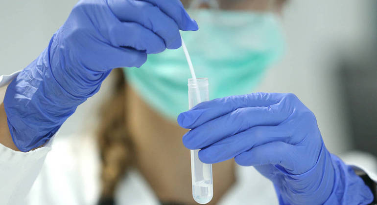 Testes de antígeno são menos sensíveis, mas oferecem resultado em poucos minutos