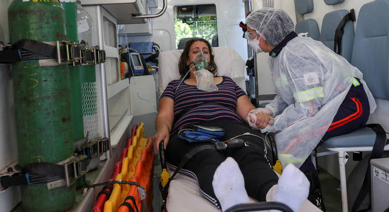 Nesta semana o Brasil ultrapassou a marca de 300 mil mortes por covid-19