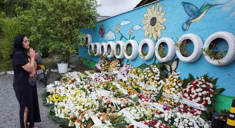 Homenagens às crianças mortas no ataque de um homem a creche  em Blumenau (SC)