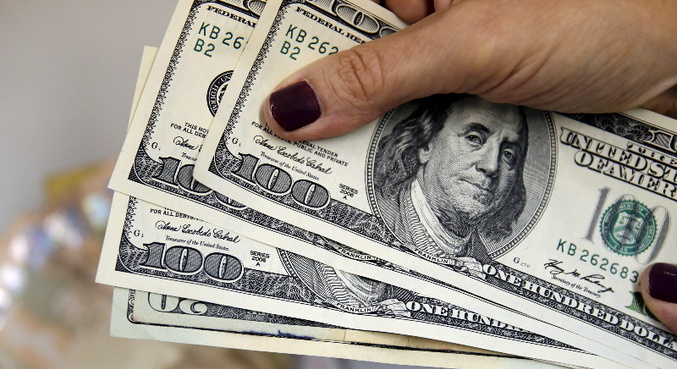O dólar à vista caiu 2,28%, a R$ 5,3723
