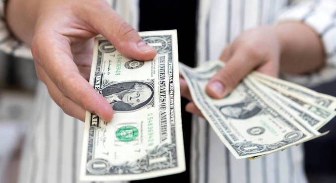 Dólar avança após quase zerar as perdas no acumulado da semana