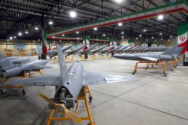 O governo da Ucrânia já localizou destroços de vários drones feitos pelo Irã. A Arábia Saudita, rival do Irã no Oriente Médio, também já afirmou que os disparos do regime dos aiatolás atingiu refinarias do país