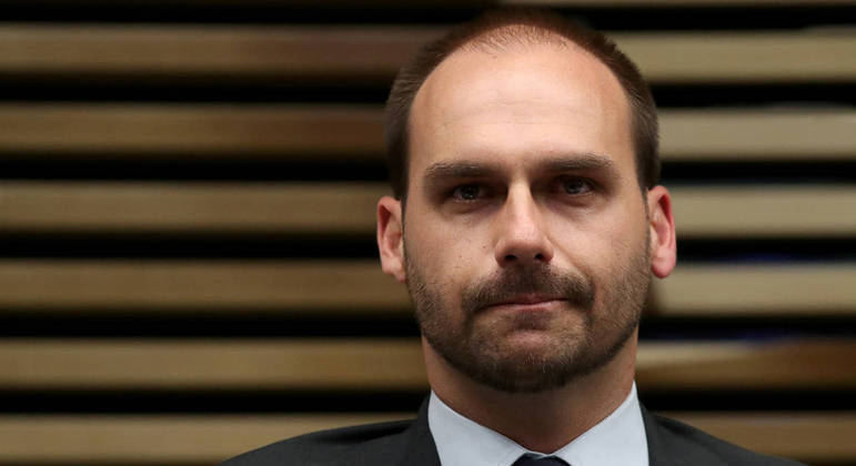 Eduardo Bolsonaro coleta assinaturas para CPI do TSE 