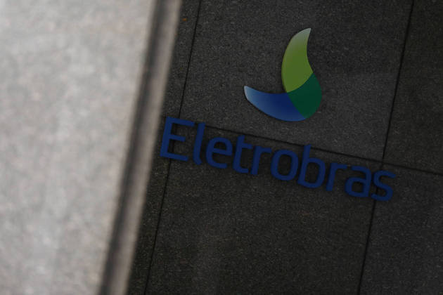 Logo da Eletrobras no Rio de Janeiro REUTERS/Pilar Olivares