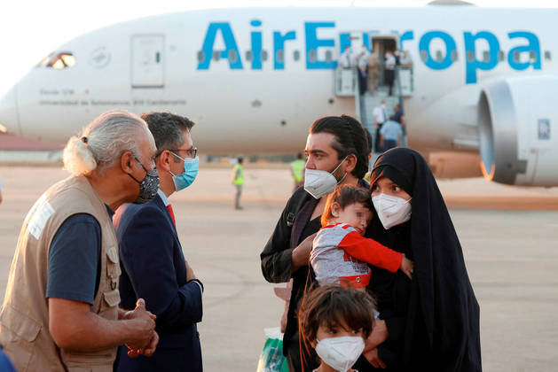 Afghan citizens who were evacuated from Kabul arrive at Torrejon Air Base in Torrejon de Ardoz, outside Madrid, Spain, August 20, 2021. Picture taken August 20, 2021. Mariscal/Pool via REUTERS ATTENTION EDITORS - PARTS OF THE IMAGE HAVE BEEN PIXELATED AT SOURCE