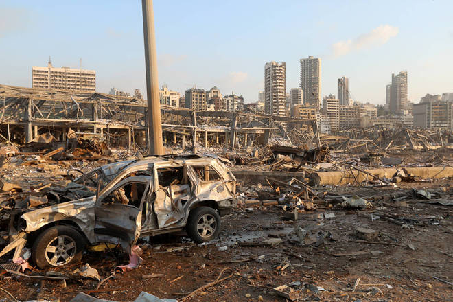 Cena do local da megaexplosão na capital do Líbano