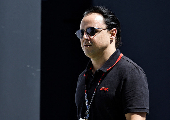 6 - O que diz Massa?O piloto cobrou a falta de punição severa contra os atores do episódio e disse que o título seria importante para o Brasil. Os advogados do brasileiro enviaram a Stefano Domenicali, atual CEO da F1, e a Mohammed Ben Sulayem, presidente da FIA, uma carta de aviso legal sobre o caso. Para Briatore e Symonds, foi enviada uma carta para que preservem os documentos que comprovam o 
