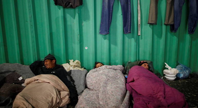 Pessoas em situação de rua enfrentaram sensação térmica de 0ºC na madrugada em SP