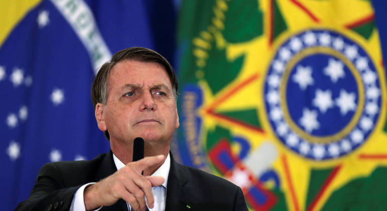 Bolsonaro assina indulto de Natal e livra policiais com crimes sem dolo -  Notícias - R7 Brasil