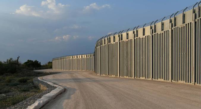 Muralha de 40km foi instalada na fronteira entre a Grécia e a Turquia