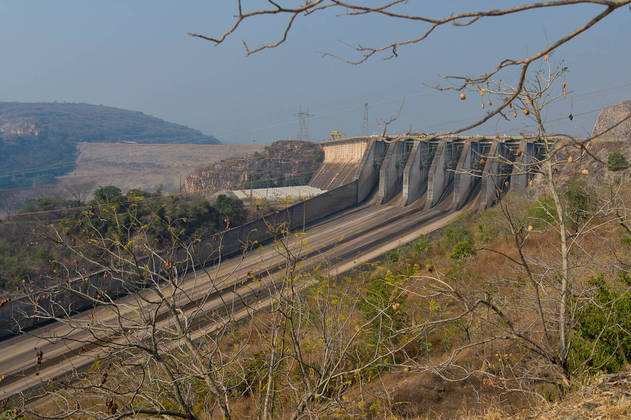 Furnas hydroelectric dam runs in low water levels, according to the dam's operator, in Sao Jose da Barra, Minas Gerais state, Brazil, September 7, 2021. Picture taken September 7, 2021. REUTERS/Washington Alves