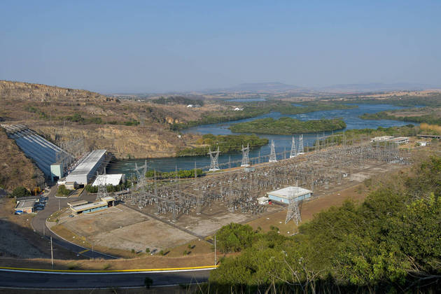 Furnas hydroelectric dam runs in low water levels, according to the dam's operator, in Sao Jose da Barra, Minas Gerais state, Brazil, September 8, 2021. Picture taken September 8, 2021. REUTERS/Washington Alves