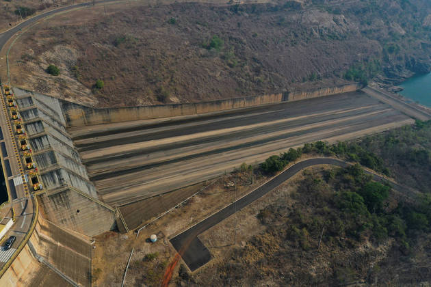 Furnas hydroelectric dam runs in low water levels, according to the dam's operator, in Sao Jose da Barra, Minas Gerais state, Brazil, September 7, 2021. Picture taken September 7, 2021 with a drone. REUTERS/Washington Alves