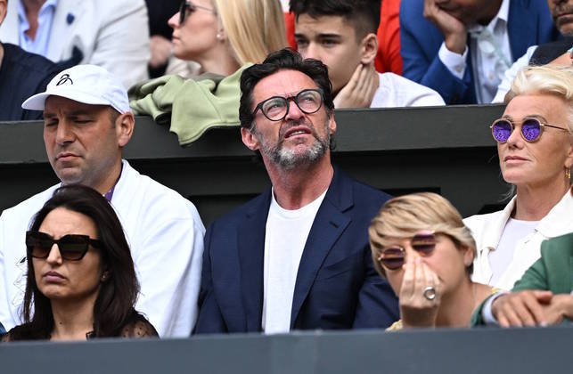 O ator australiano Hugh Jackman, famoso como Wolverine nos cinemas, viu o jogo ao lado da mulher, Deborra-Lee
Furness