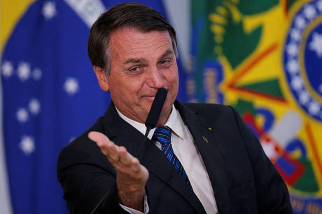 "Decreto sai amanhã", escreveu Bolsonaro
