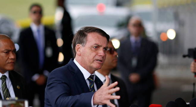 Bolsonaro ensaia aproximação com membros do MDB e com DEM