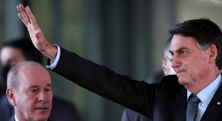 Bolsonaro exonerou o ministro da Defesa, Fernando Azevedo
