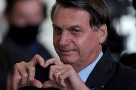 Bolsonaro tem aprovação de quatro em cada dez