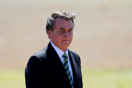 Bolsonaro fará cirurgia para retirar pedra na bexiga