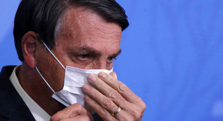 Bolsonaro se reunirá com Queiroga para pedir recomendação oficial desobrigando máscaras