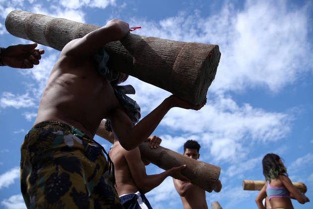 People compete at the log race during the Indigenous Games in Peruibe, Brazil April 23, 2023. REUTERS/Carla Carniel
