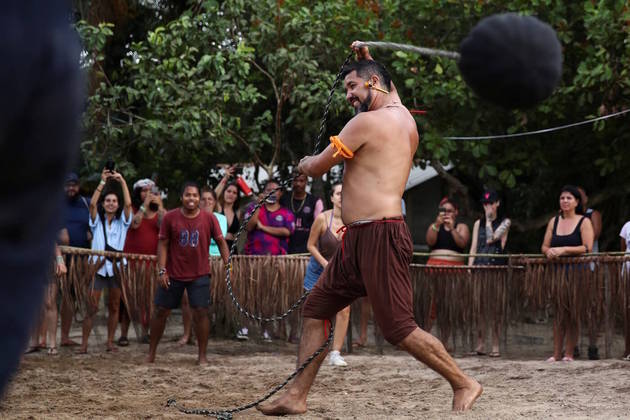 People play “Txake me” during the Indigenous Games in Peruibe, Brazil April 23, 2023. REUTERS/Carla Carniel
