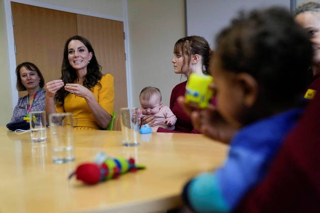 O hospital que Kate visitou é um dos únicos do Reino Unido que permite às mamães que fiquem próximas aos recém-nascidos 24 horas por dia