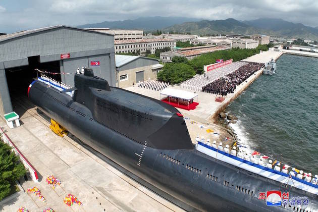 O lançamento do submarino número 841, chamado 