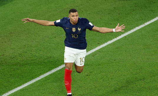 Mbappé faz dois e garante a França nas oitavas de final (Marko Djurica/Reuters - 26.11.2022)