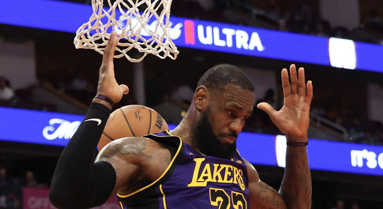 10º Los Angeles Lakers (basquete/Estados Unidos)Valor arrecadado por postagem (em média): R$ 1,13 milhãoNúmero de seguidores: 23,6 milhões