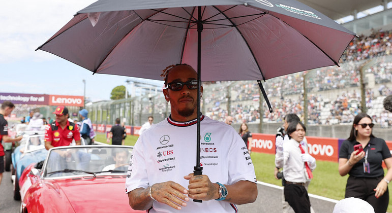 A primeira vez que o piloto apareceu com a nova criação foi no Grande Prêmio do Japão, no fim de setembro. Mas, até o fim da temporada, é esperado que Hamilton faça novas aparições com a peça luxuosa