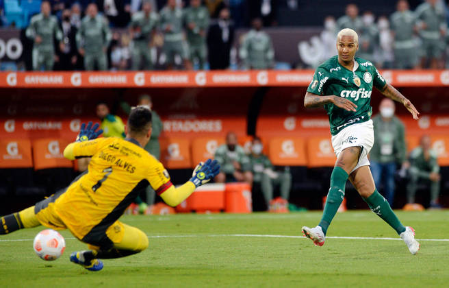 Soccer Football - Copa Libertadores - Final - Palmeiras v Flamengo - Estadio Centenario, Montevideo, Uruguay - November 27, 2021 Palmeiras' Deyverson scores their second goal REUTERS/Andres Cuenca Olaondo
